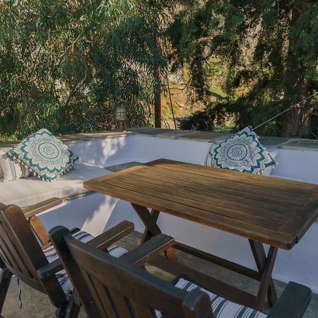 Nereids Guesthouse Идра Экстерьер фото
